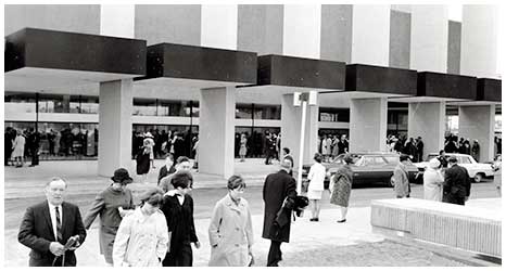 Photo showing Convocation moving downtown to the Centennial Auditorium a-9697.jpg